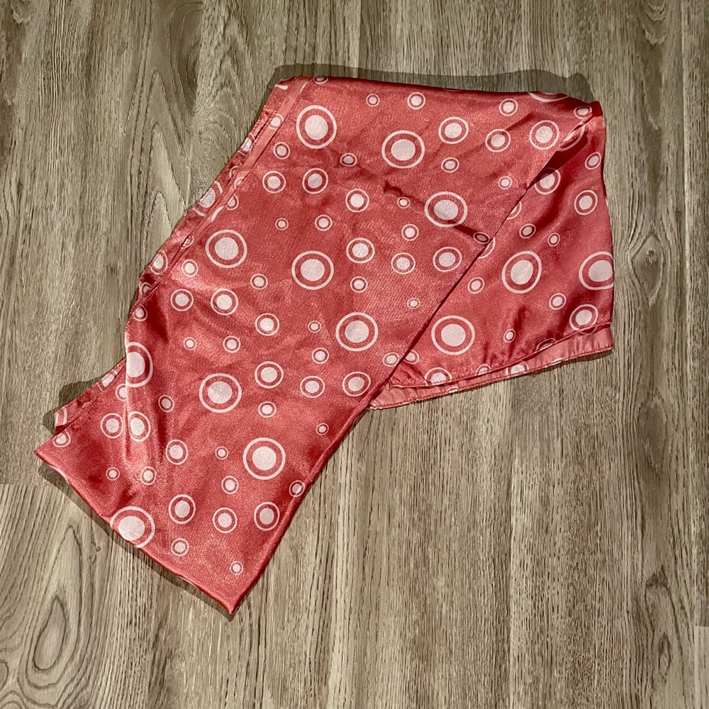 Stain pink scarf